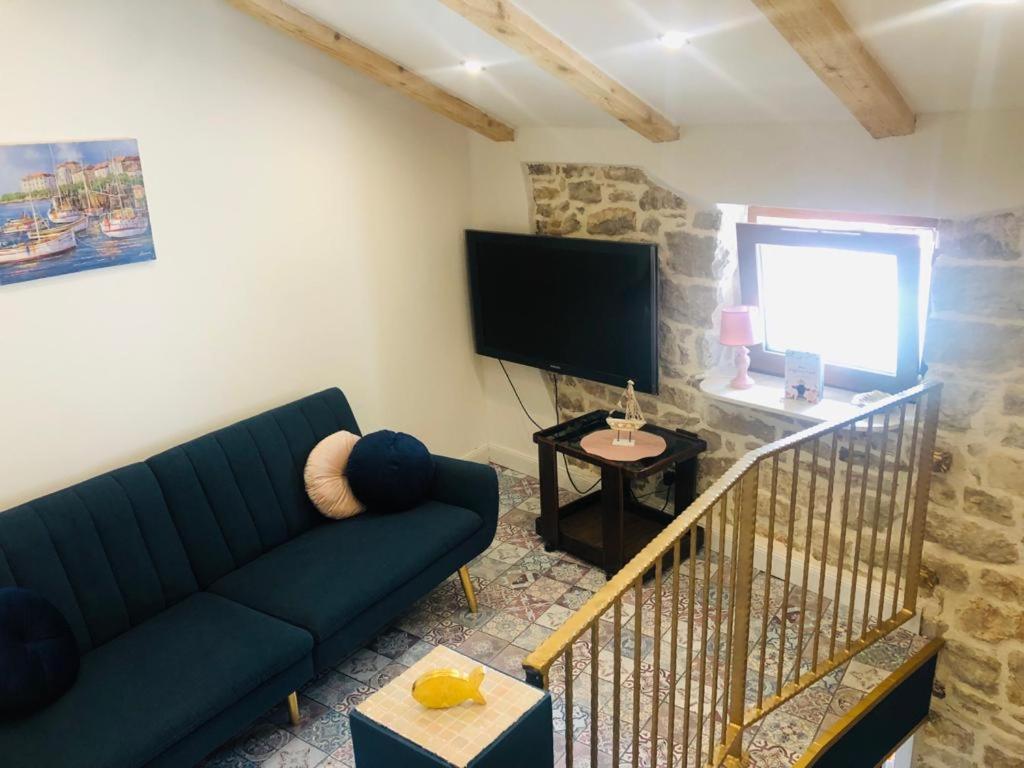 Istrian Stone House In The Heart Of The Beautiful Fishing Village Fazana - Only Few Steps From The Sea And The Wonderful Beach - Incl Plasma-Quad-Plus-Filter Against C O V I D المظهر الخارجي الصورة