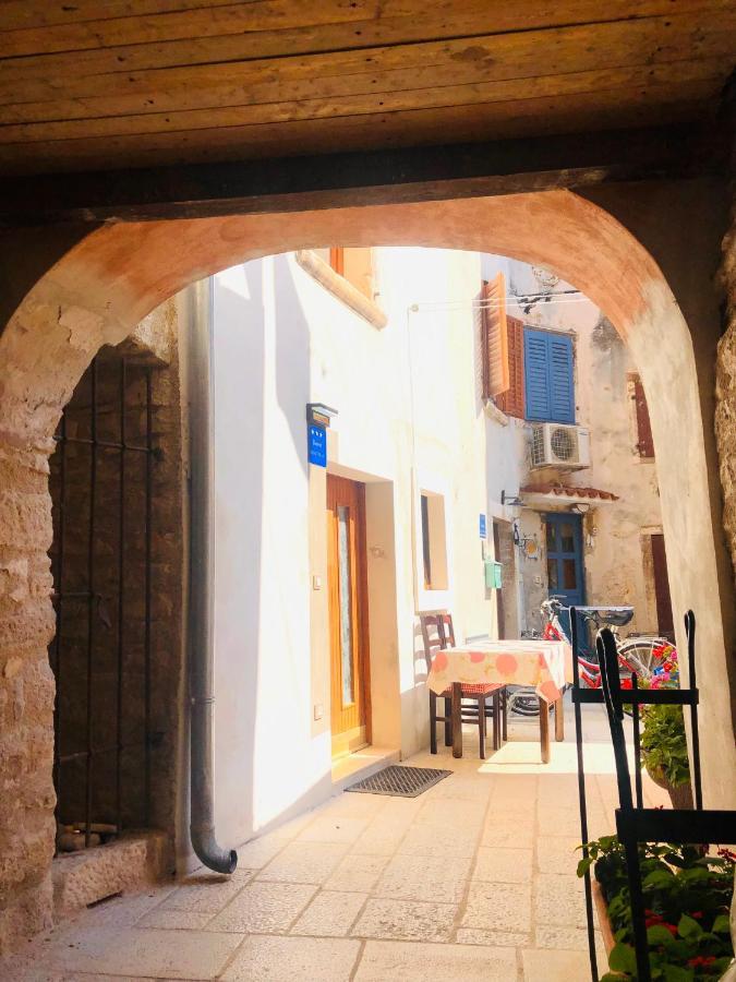 Istrian Stone House In The Heart Of The Beautiful Fishing Village Fazana - Only Few Steps From The Sea And The Wonderful Beach - Incl Plasma-Quad-Plus-Filter Against C O V I D المظهر الخارجي الصورة