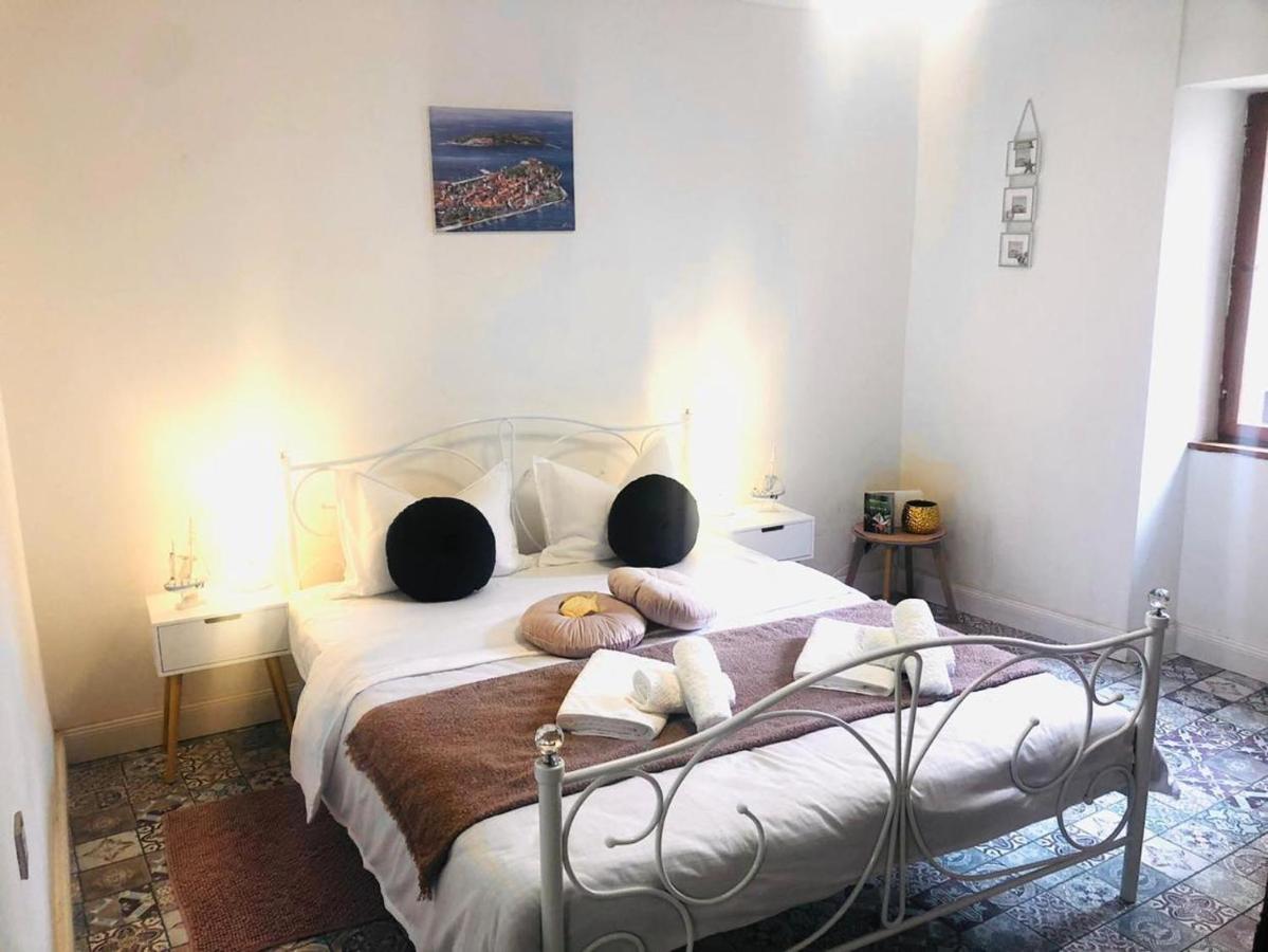 Istrian Stone House In The Heart Of The Beautiful Fishing Village Fazana - Only Few Steps From The Sea And The Wonderful Beach - Incl Plasma-Quad-Plus-Filter Against C O V I D المظهر الخارجي الصورة