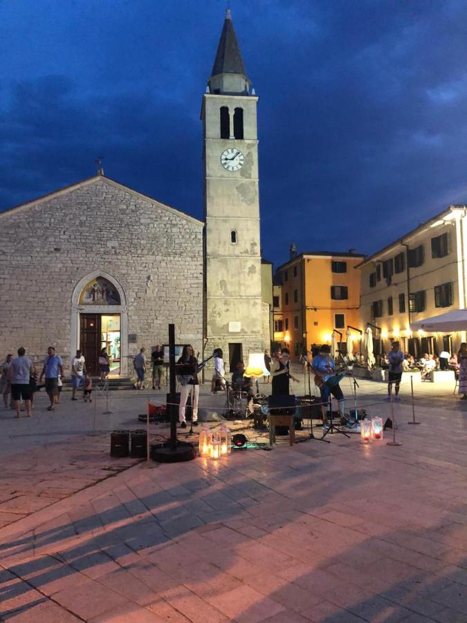 Istrian Stone House In The Heart Of The Beautiful Fishing Village Fazana - Only Few Steps From The Sea And The Wonderful Beach - Incl Plasma-Quad-Plus-Filter Against C O V I D المظهر الخارجي الصورة