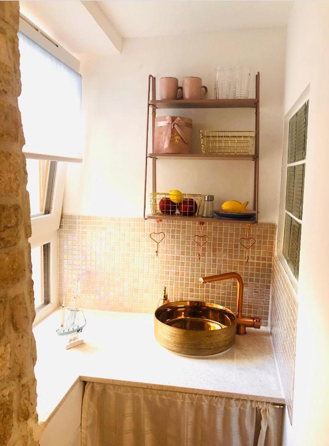 Istrian Stone House In The Heart Of The Beautiful Fishing Village Fazana - Only Few Steps From The Sea And The Wonderful Beach - Incl Plasma-Quad-Plus-Filter Against C O V I D المظهر الخارجي الصورة